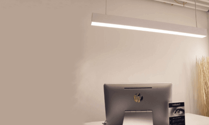 Tehokas led-työpistevalaisin ripustettavasta alumiiniprofiilista ja led-nauhasta