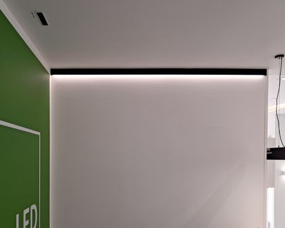 Alumiiniprofiili led nauhalle seinään 3000x17x49mm kahteen suuntaan, musta Alumiiniprofiili led nauhalle seinään 3000x17x49mm kahteen suuntaan, musta