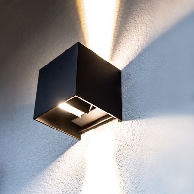 LED SEINÄVALAISIN FUNK, 3500K, himmennettävä, 2x7W, CRI92, IP65, musta LED SEINÄVALAISIN FUNK, 3500K, himmennettävä, 2x7W, CRI92, IP65, musta