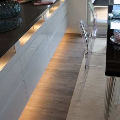 LED SETTI keittiön sokkeliin - SOLO 7,2W/m EI HIMMENNETTÄVÄ LED SETTI keittiön sokkeliin - SOLO 7,2W/m EI HIMMENNETTÄVÄ