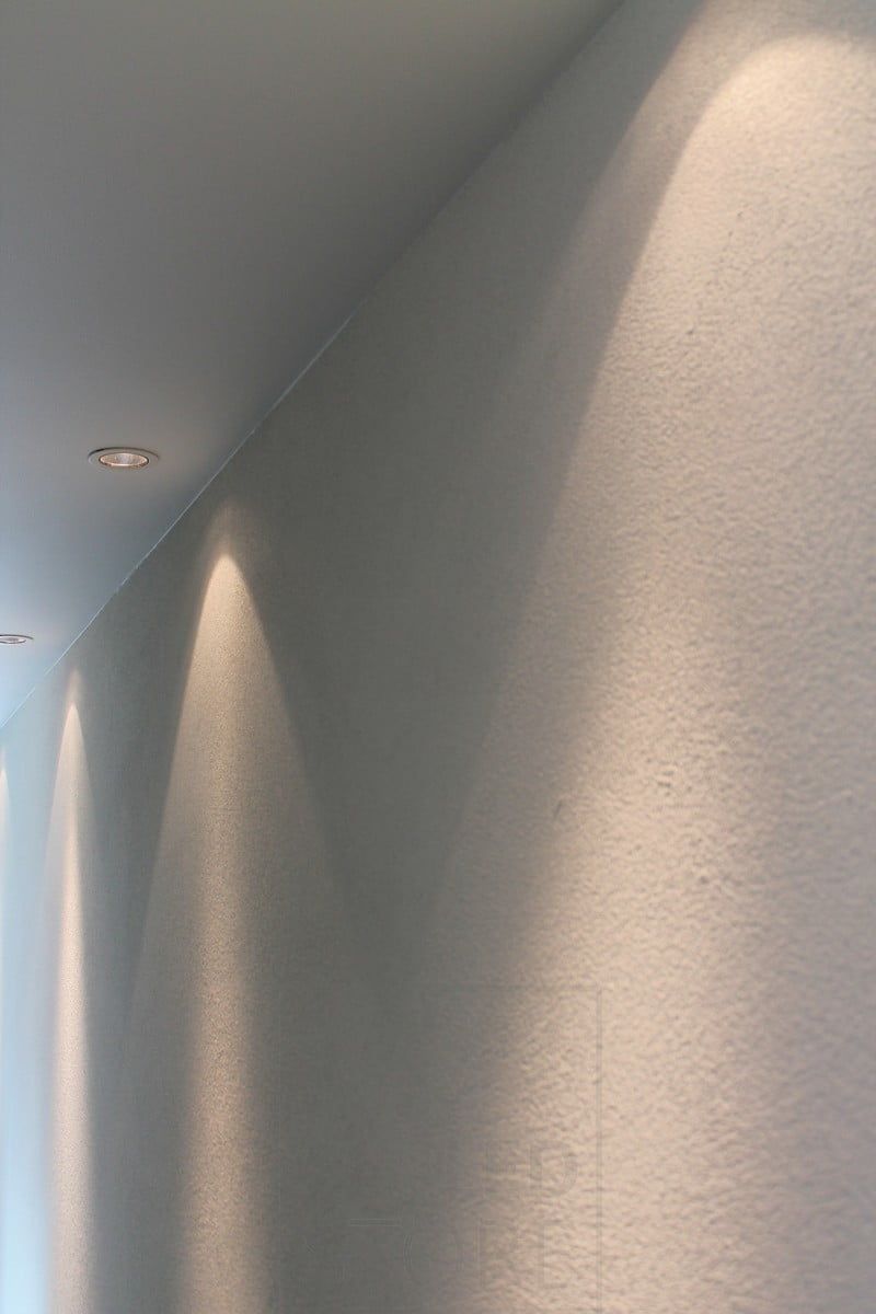 Asuntomessut 2014: R023 spotit asennettu seinän viereen. Ledstore.fi