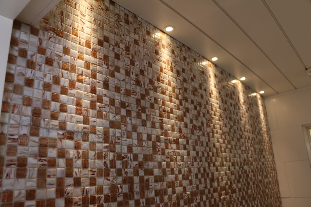 Asuntomessut 2015: led valosarja seinän vieressä. Ledstore.fi