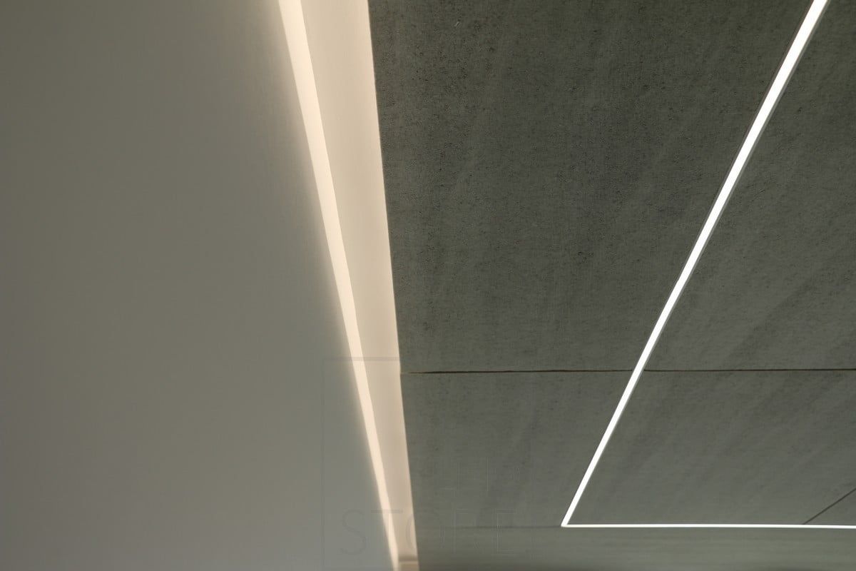 Asuntomessut 2018: Led nauha kelluvan katon päälllä ja upotettuna Konto akustiikkapaneeliin. Ledstore.fi
