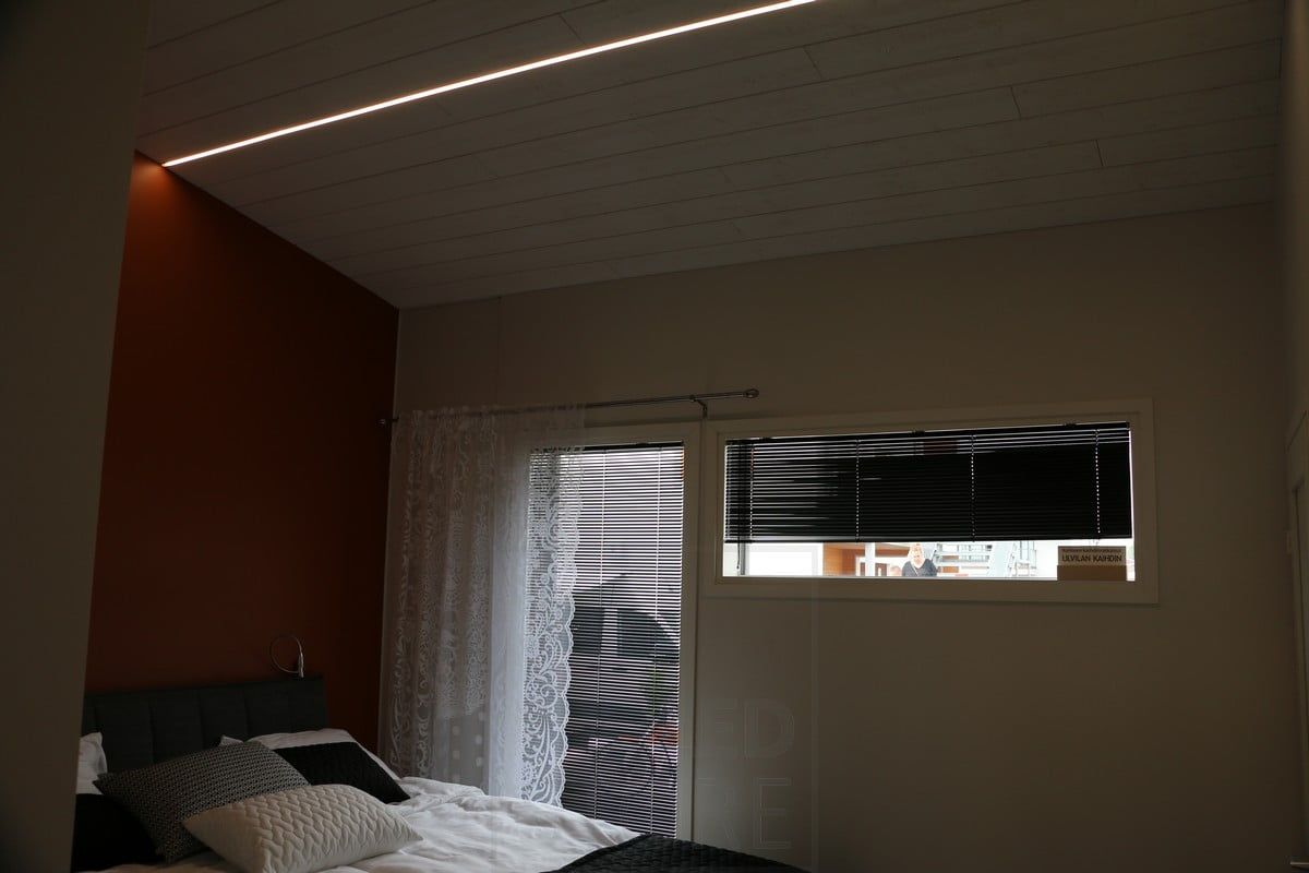 Asuntomessut 2018: Kapea matala led profiili makuuhuoneen katossa. Ledstore.fi