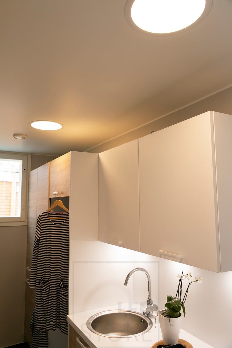 Asuntomessut 2018: 240mm pyöreä plafond ja työtasovalo kodinhoitohuoneessa. Ledstore.fi