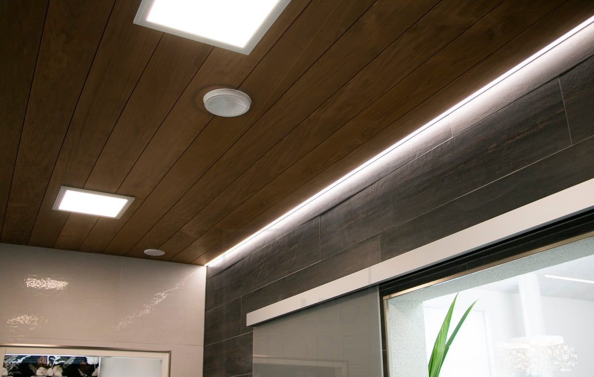 Asuntomessut 2018: 300x300 led paneeli ja led nauha matalassa profiilissa paneelin tasossa. Ledstore.fi