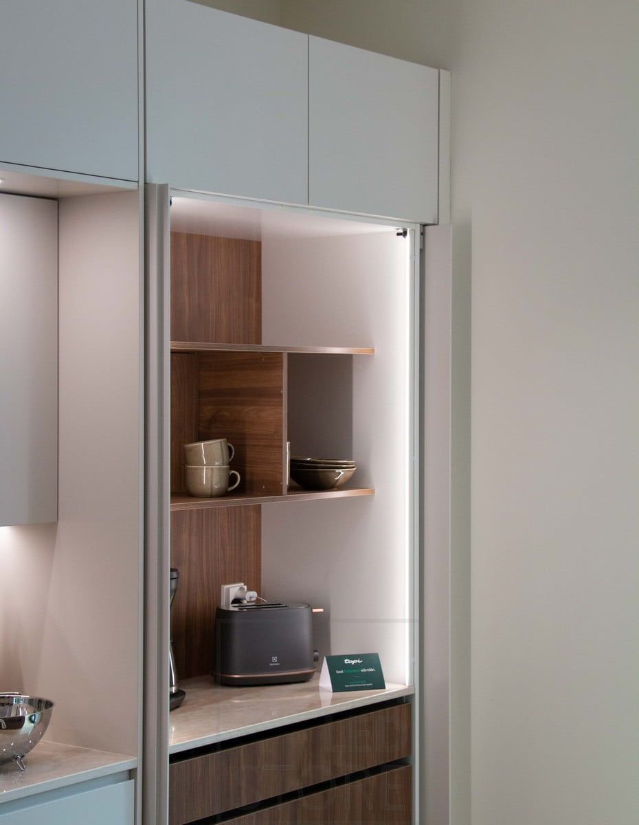 Aamiaiskaapissa led valot. Ledstore.fi